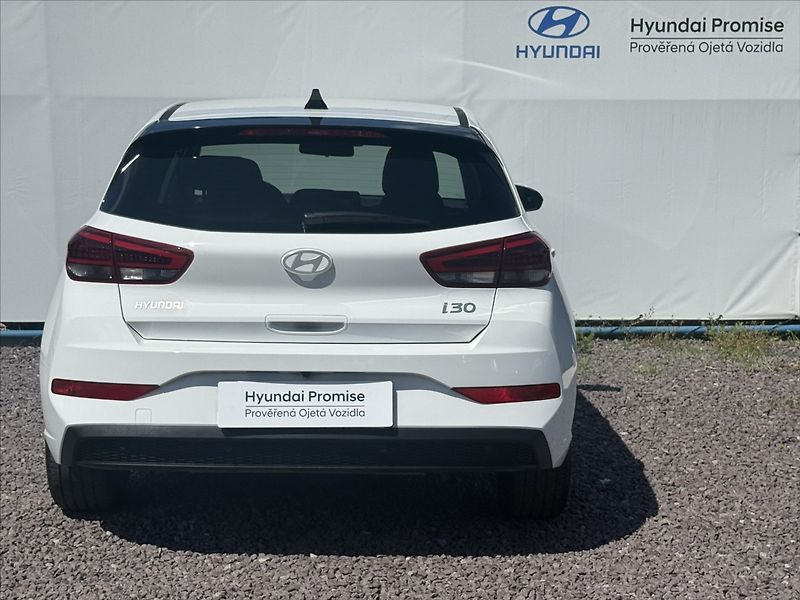 Hyundai i30 1,5 CVVT 71kW Family Climate - fotka 24 z 25