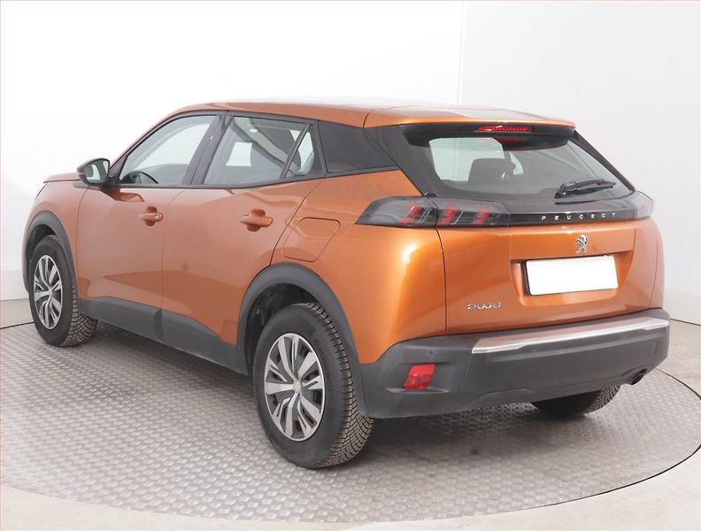 Peugeot 2008 (2022) Active 1.2 PureTech, Tempomat - fotka 4 z 15