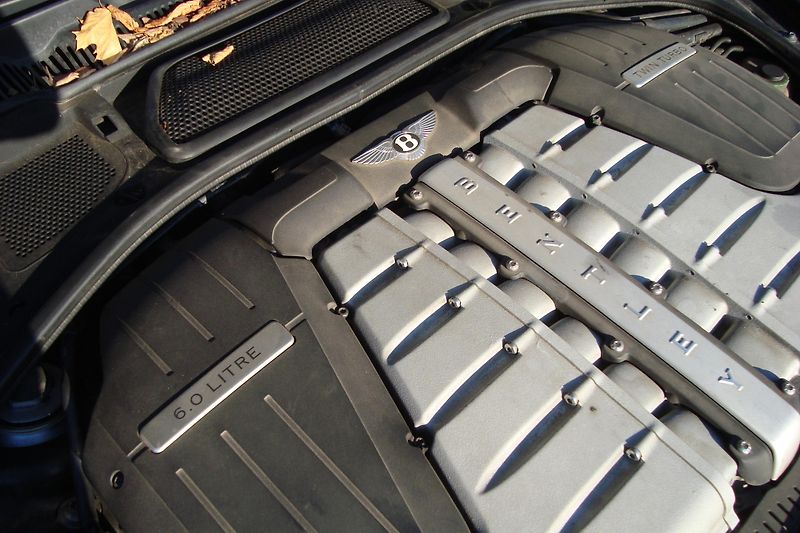 Bentley Continental Flying Spur (2006) 6.0 V12 TwinTurbo - fotka 44 z 54