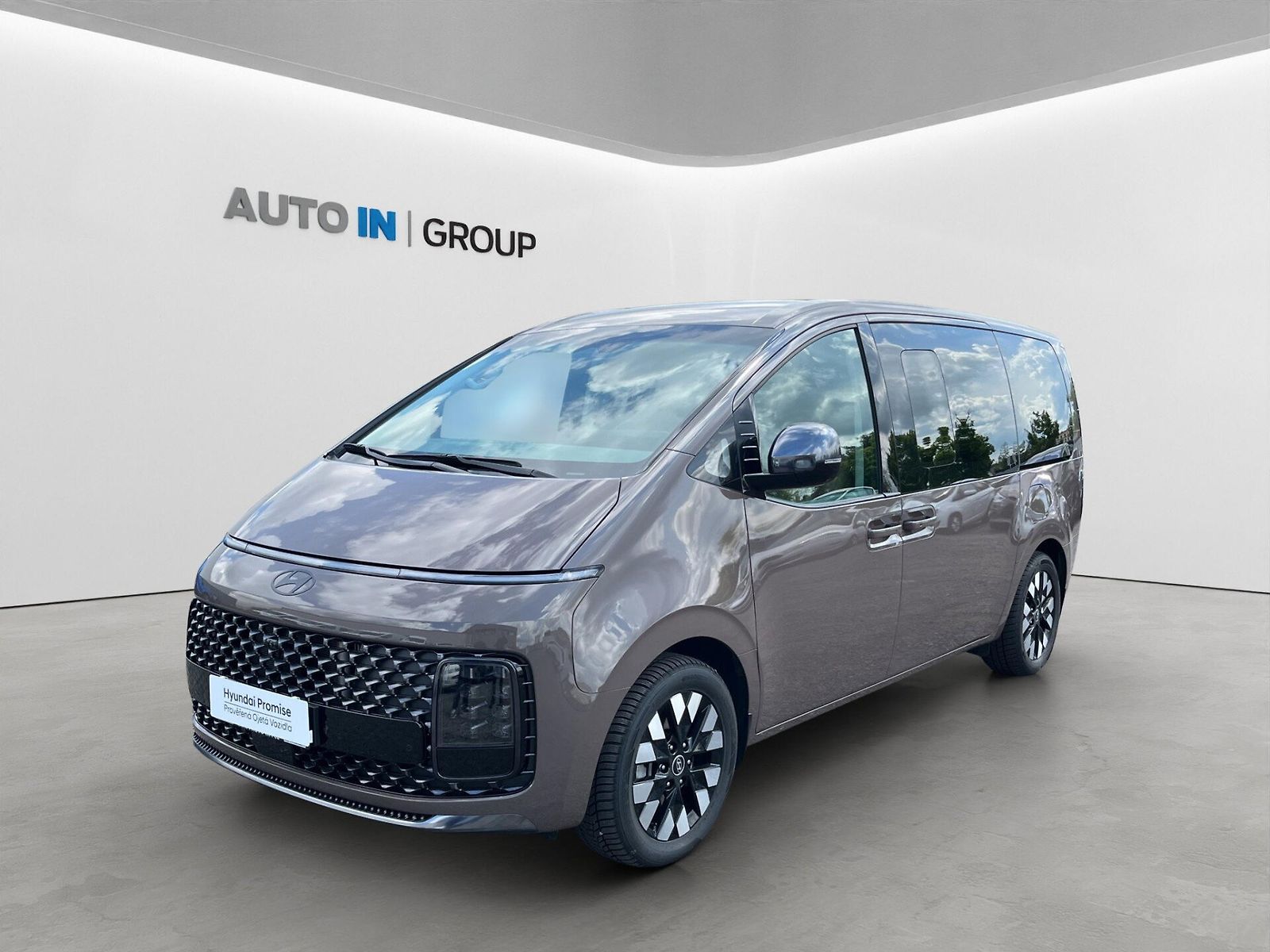 Hyundai Staria LUXURY 1.6 117kW, HEV, ČR, 1.m
