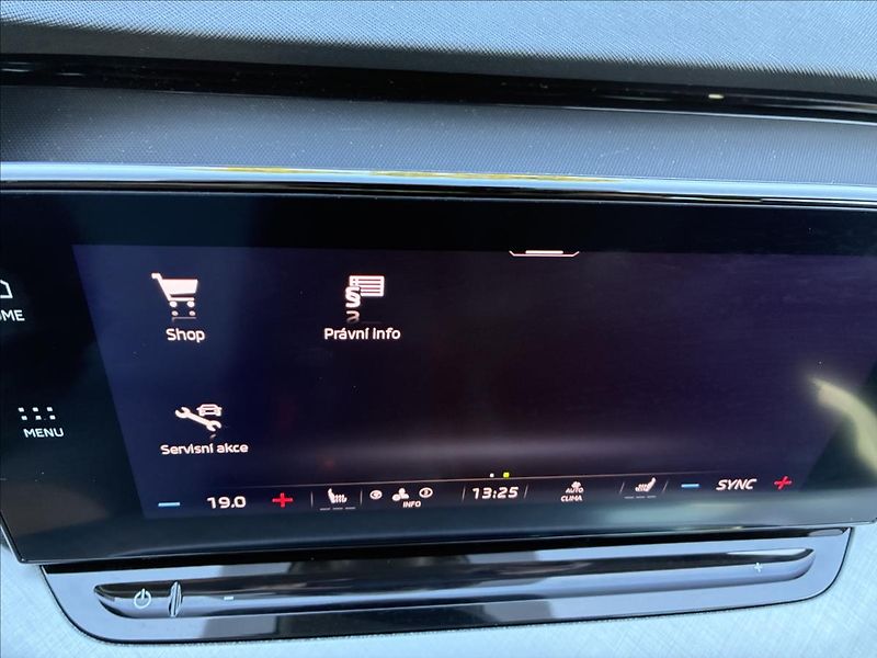 Škoda Octavia 2,0 TDI TAŽNÉ KEYLESS - fotka 19 z 31