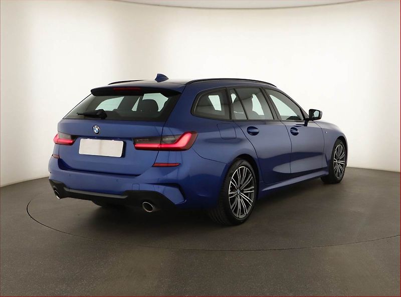 BMW Řada 3 (2021) M Sport 330 i xDrive - fotka 5 z 19