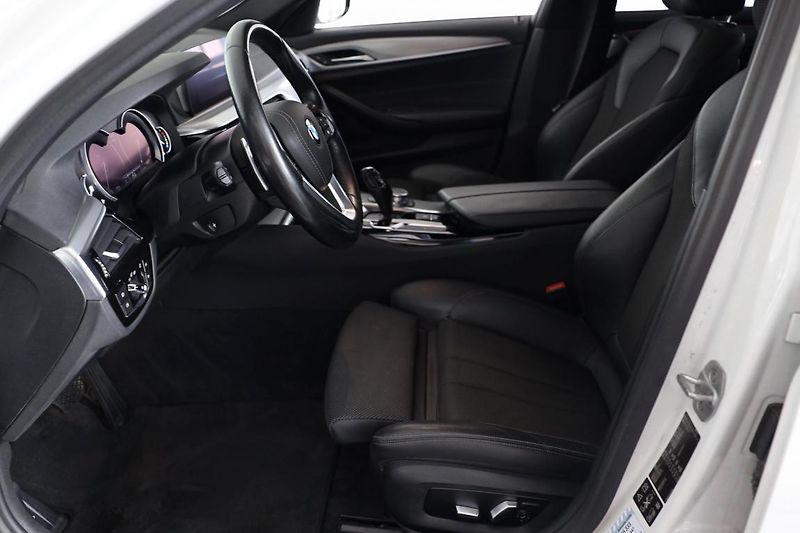 BMW Řada 5 520d xDrive Touring - fotka 9 z 14