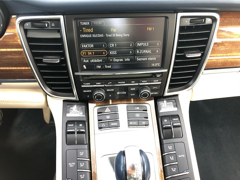 Porsche Panamera 4S - fotka 20 z 30