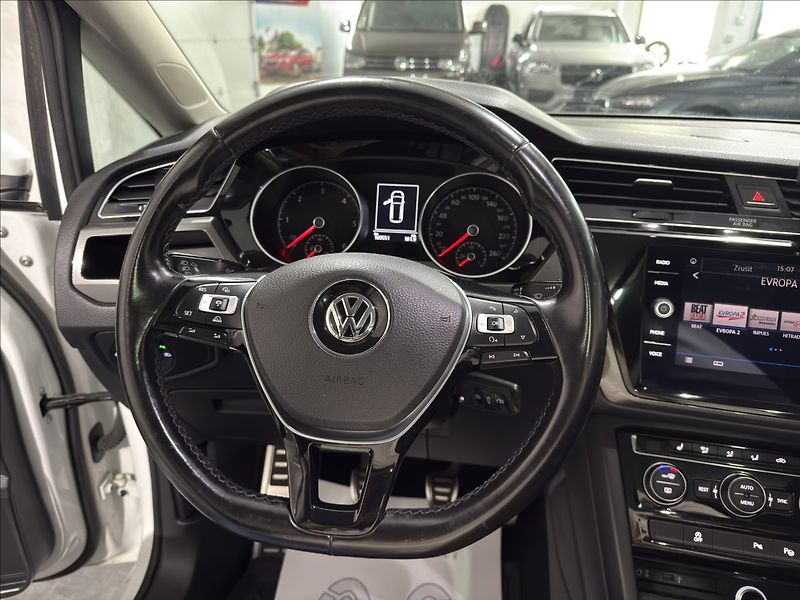 Volkswagen Touran 1,6   TDI JOIN ACC PANORAMA - fotka 8 z 31