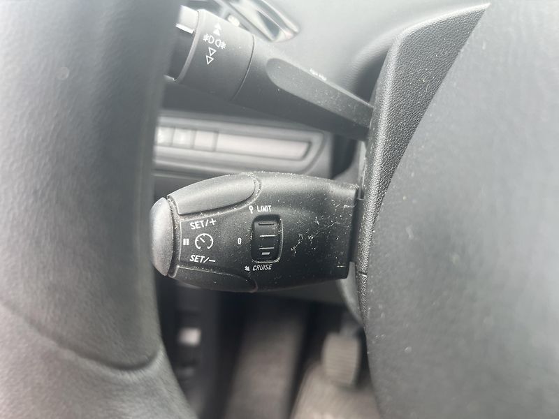 Peugeot 208 1.2i KAMERA KLIMA PŮVOD ČR - fotka 15 z 41