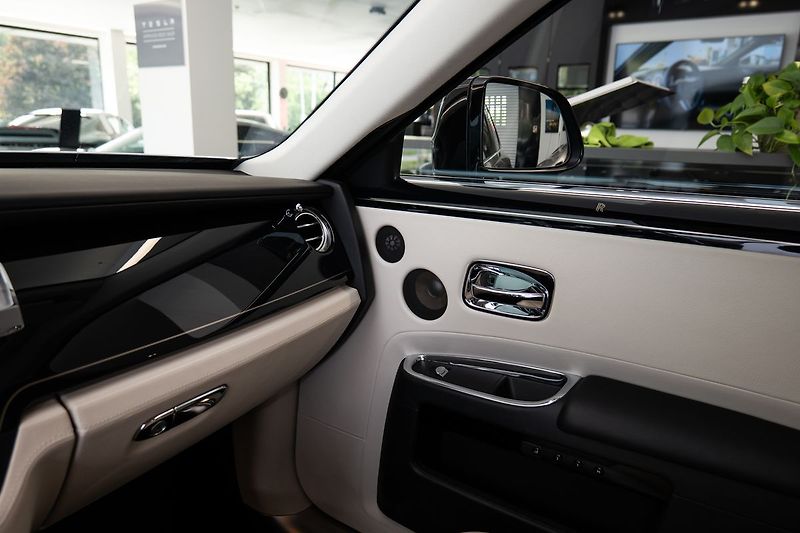Rolls-Royce Ghost Family 360/Pano/Masážní sedadl - fotka 18 z 31