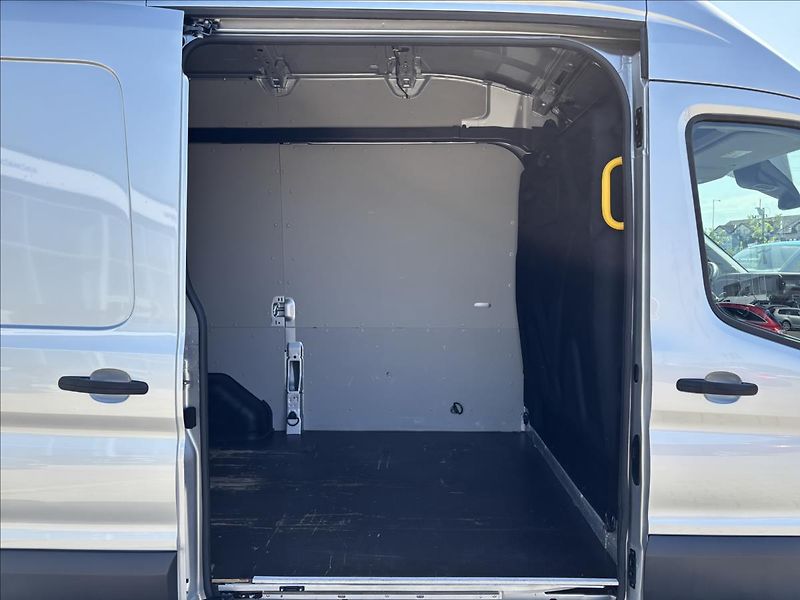 Ford Transit 2,0 EcoBlue 125kW L2 - fotka 15 z 37