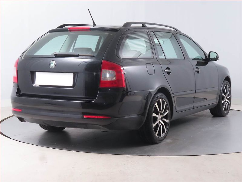 Škoda Octavia (2011) Ambition 1.6 TDI, Serv.kniha - fotka 5 z 12