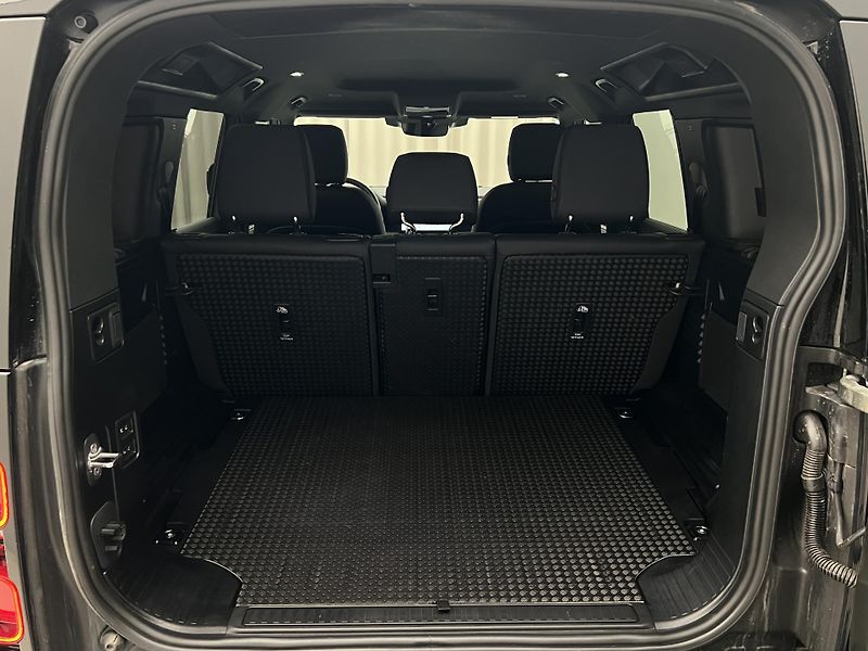 Land Rover Defender 110 D300 X-DYNAMIC SE AWD AUT  - fotka 6 z 48