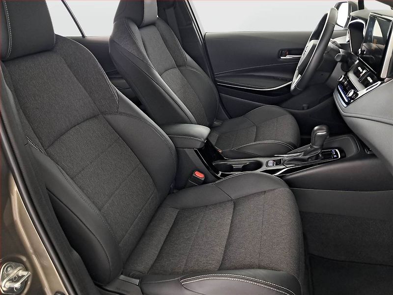 Toyota Corolla (2023) 1.8 Hybrid - fotka 9 z 19