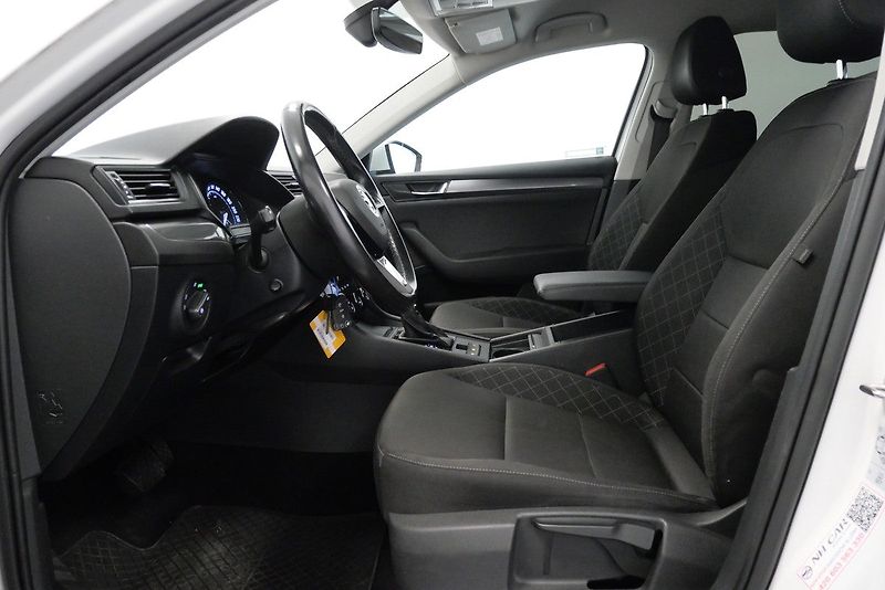 Škoda Superb - fotka 11 z 24