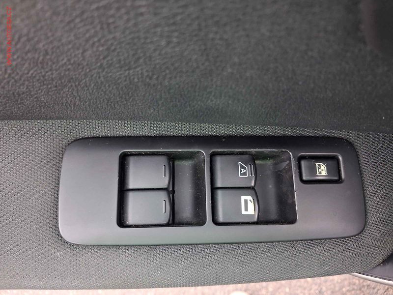 Nissan Qashqai (2012) 2.0 16V, AT, tempo, panor - fotka 11 z 16
