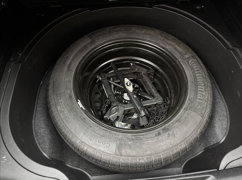 Jeep Cherokee 2,0 103kW 4X4 AC NAVI SENZORY - fotka 40 z 41