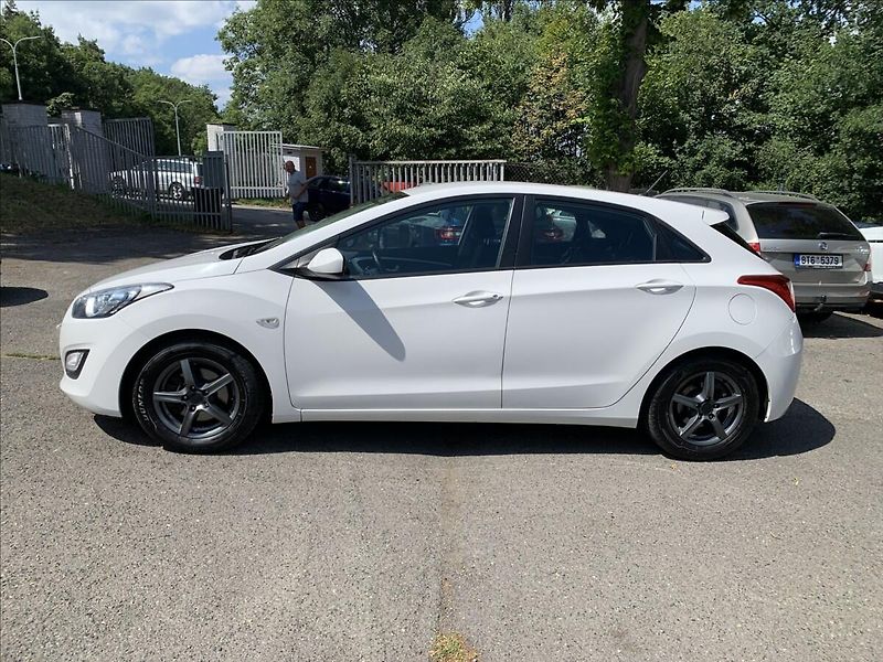 Hyundai i30 1,4 i, ČR - fotka 5 z 17