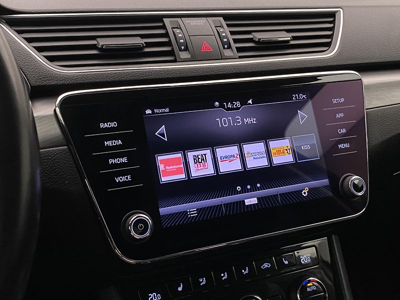 Škoda Superb 2.0TDI 140kW STYLE 4x4 DSG CZ - fotka 8 z 52