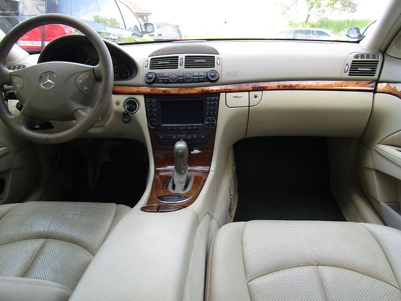 Mercedes-Benz Třídy E (2005) E 320 165kW AUTOMAT BEZ MĚCHŮ - fotka 15 z 35