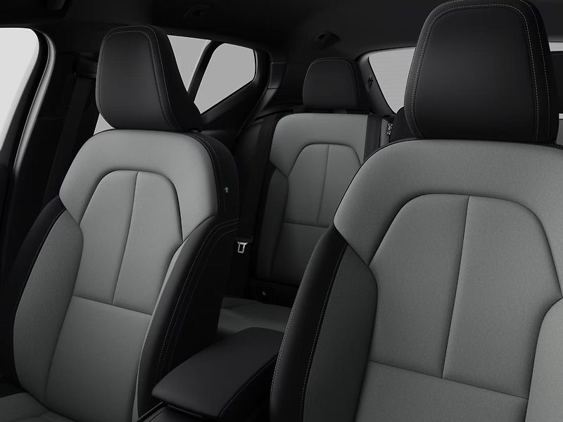 Volvo XC40 (2026) B3 PLUS DARK  - fotka 15 z 17