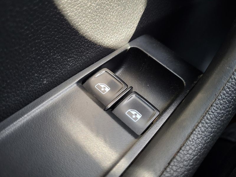 Škoda Fabia 1.0 TSI AMBITION Combi TOUR - fotka 19 z 46