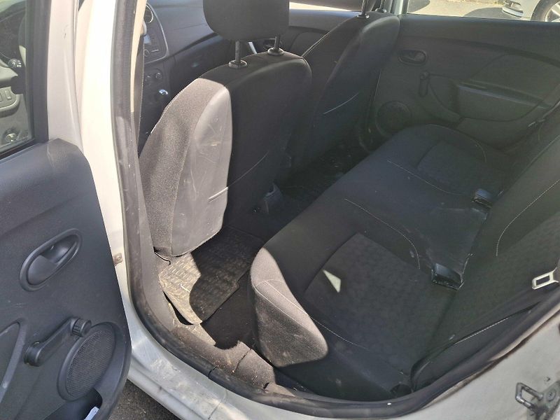Dacia Logan MCV 0,9 LPG 5AC9582 - fotka 14 z 23