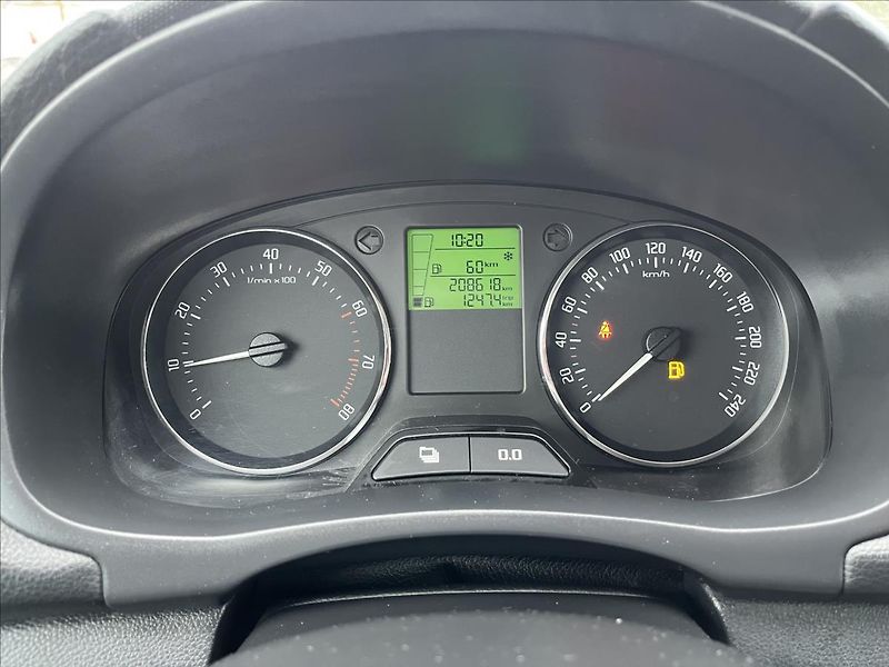 Škoda Fabia 1,2 TSi KLIMA 2x KOLA STK 1/28 - fotka 20 z 32