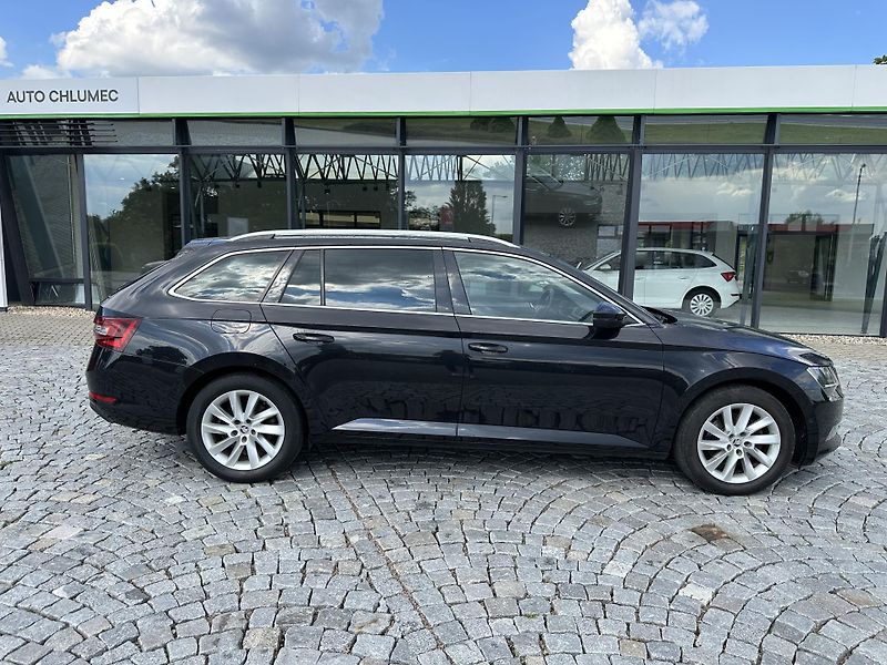 Škoda Superb 2.0 TDI Style - fotka 5 z 37