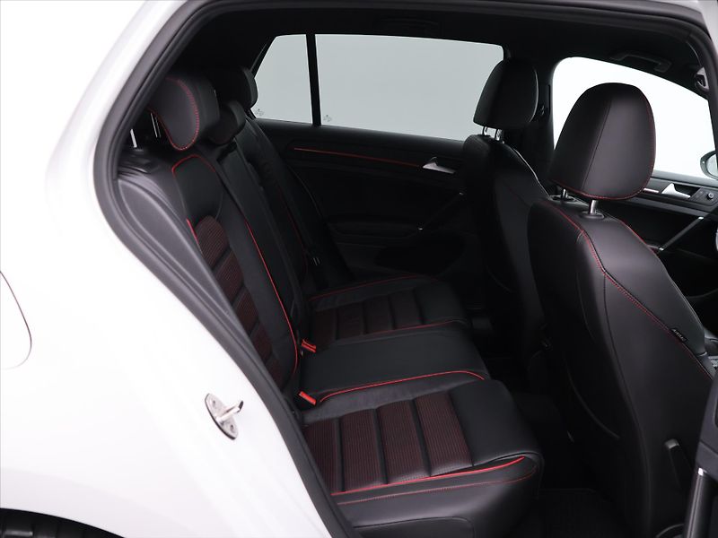 Volkswagen Golf 2,0 TSI GTI 180kW Performance - fotka 12 z 29