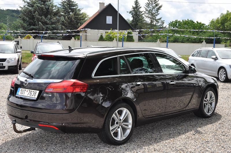Opel Insignia 1.4i TURBO 103kW KOMBI - fotka 3 z 23