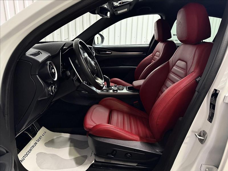 Alfa Romeo Stelvio VELOCE 154kW Q4 TAŽNÉ MATRIX - fotka 29 z 41
