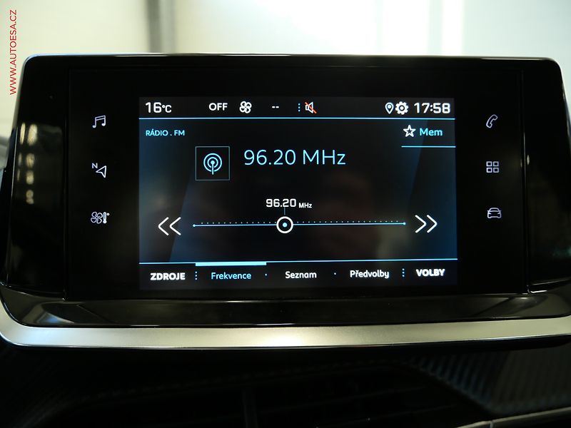 Peugeot 208 (2019) 1.2 PT, Allure, AT, kamera - fotka 17 z 19