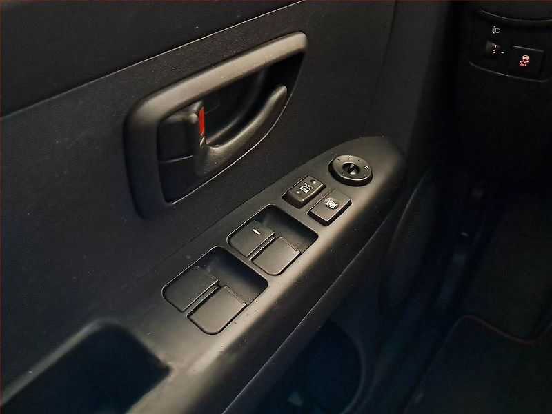 Kia Soul (2009) 1.6 CRDI, Vyhř. sedaček - fotka 16 z 16