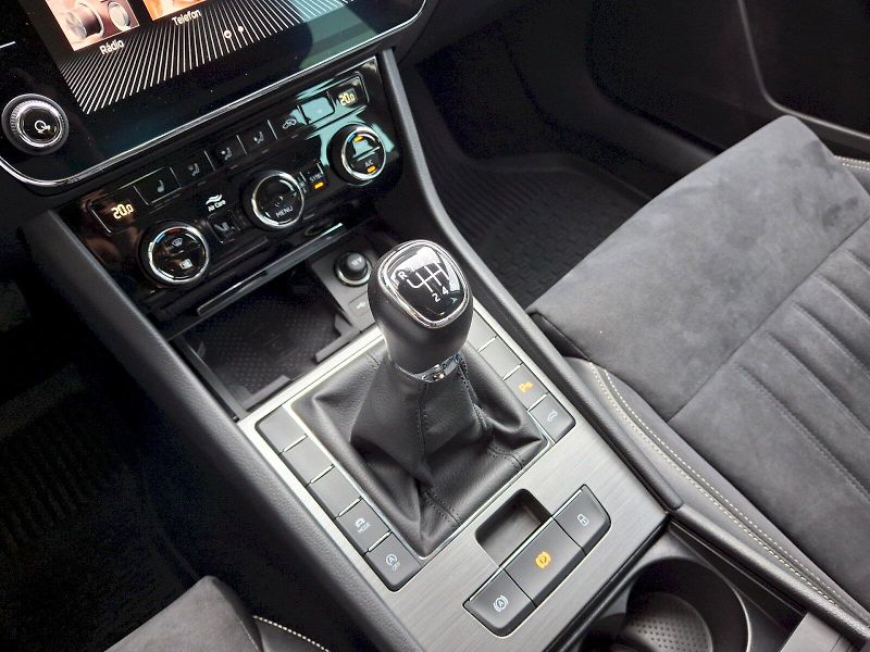Škoda Superb (2022) Style Plus Top 2,0TDi 110kW - fotka 31 z 35