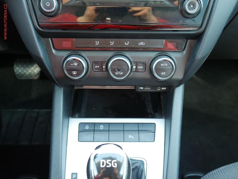 Škoda Octavia (2014) 1.6 TDi, DSG, AC, temp. - fotka 16 z 18