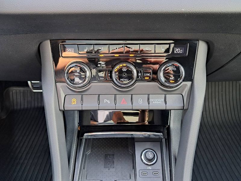 Škoda Karoq (2022) SPORTLINE Exclusive 1.5 TSI / - fotka 15 z 31