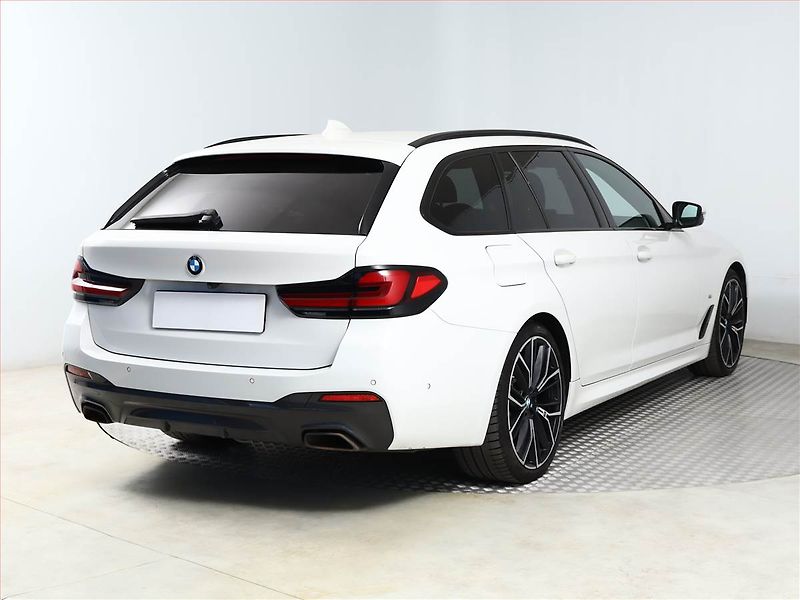 BMW Řada 5 (2021) M Sport 530d xDrive - fotka 5 z 21
