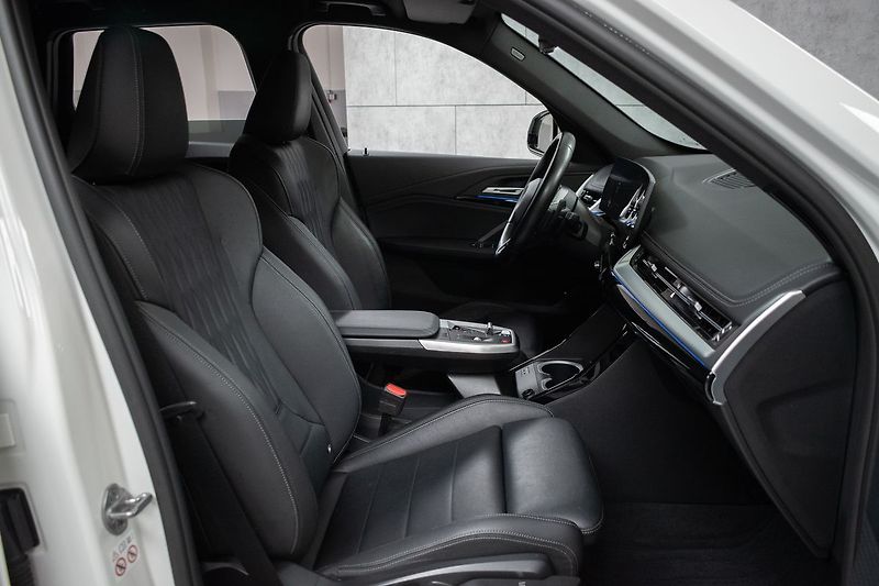 BMW X1 xDrive23d ///M*TAŽNÉ*KESSY* - fotka 14 z 49