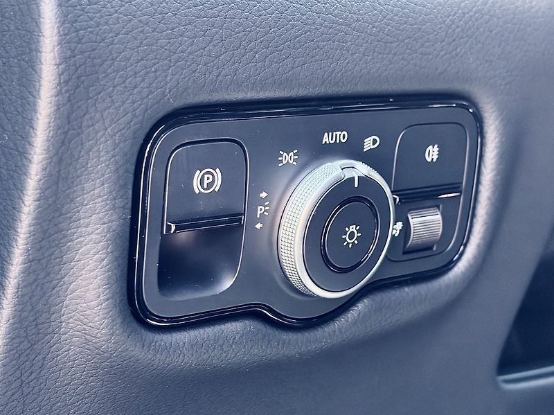 Mercedes-Benz Třídy V (2026) 300d EXCLUSIVE AMG 4M L AIR - fotka 21 z 36