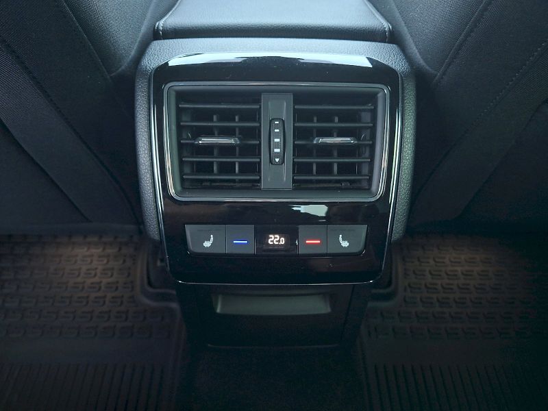 Škoda Superb (2023) Style DSG 1,5TSi 110kW - fotka 33 z 35