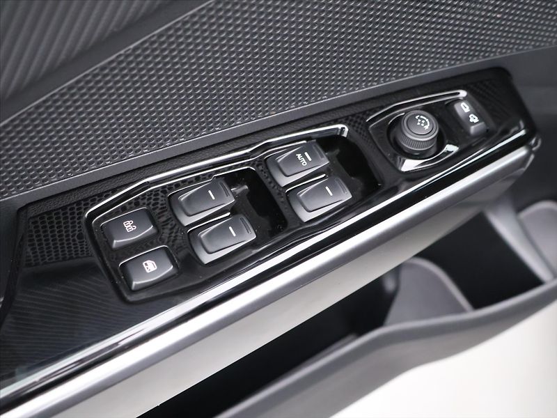 SsangYong Tivoli Grand 1,5 T-GDI Aut. CZ Style - fotka 16 z 30