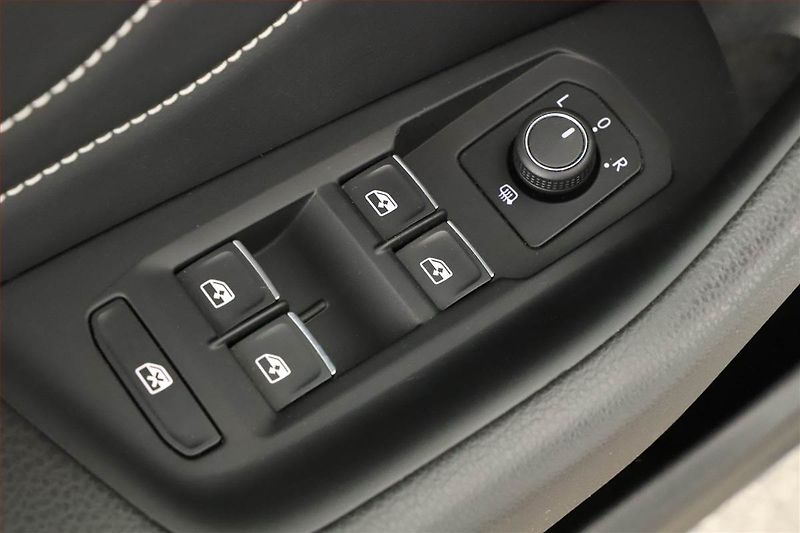 Volkswagen Passat (2020) 1.5 TSI - fotka 19 z 21