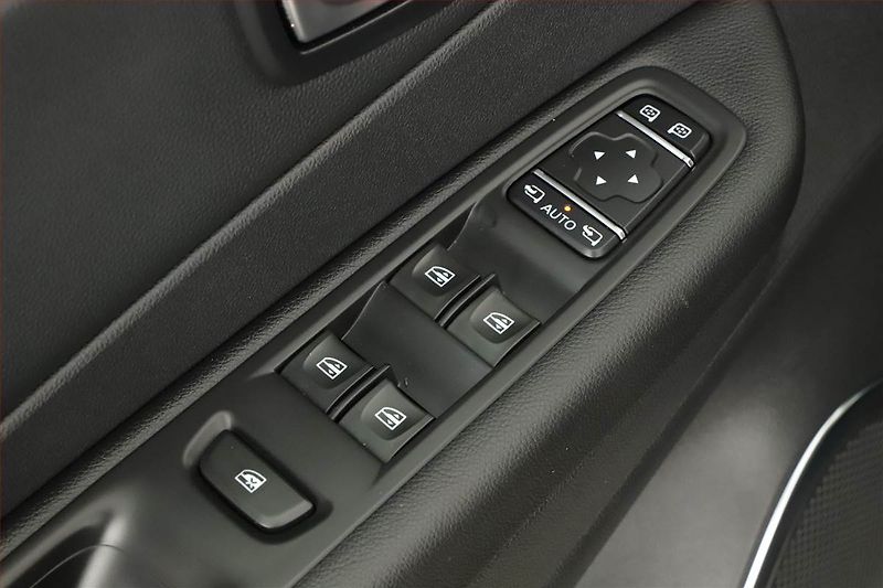 Renault Captur (2018) 1.2 TCe, Kůže, Navi, Tempomat - fotka 15 z 17