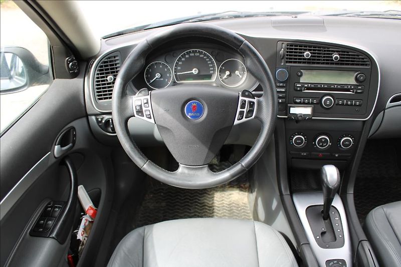 Saab 9-3 2,0 i  AUTOMAT, KLIMA - fotka 12 z 28