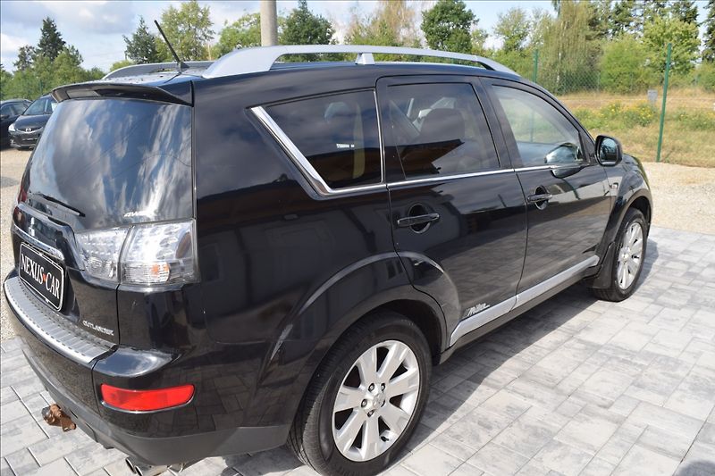 Mitsubishi Outlander 2,2 d 115KW TAŽNÉ 7MÍST 4X4 - fotka 5 z 51