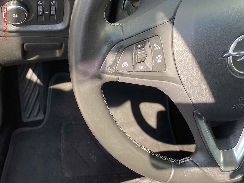 Opel Astra (2021) 1.2 T, AC, tempo - fotka 13 z 18