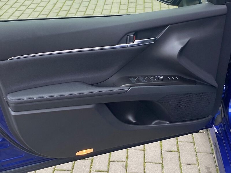 Toyota Camry 2,5 Hybrid Executive VIP - fotka 17 z 38