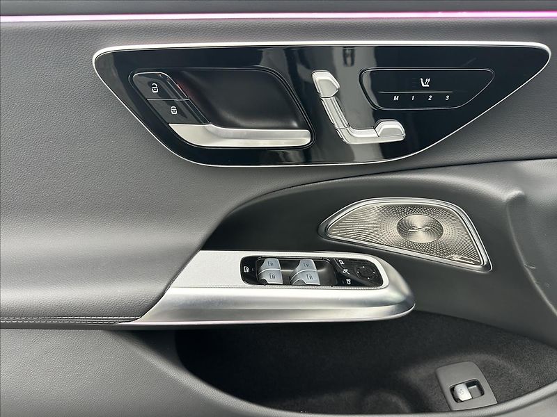 Mercedes-Benz Třídy E E 220d 4MATIC AMG linie - fotka 10 z 12