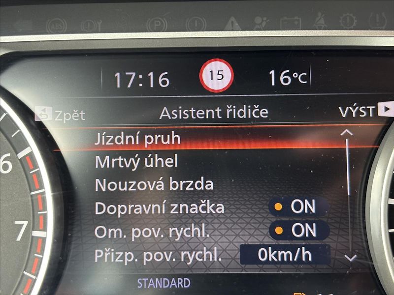 Nissan Qashqai 1,3 DIG-T Visia PLNÝ SERVIS - fotka 35 z 39