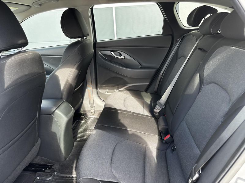Hyundai i30 (2023) Kombi Smart 1.5 T-GDI MHEV - fotka 11 z 12