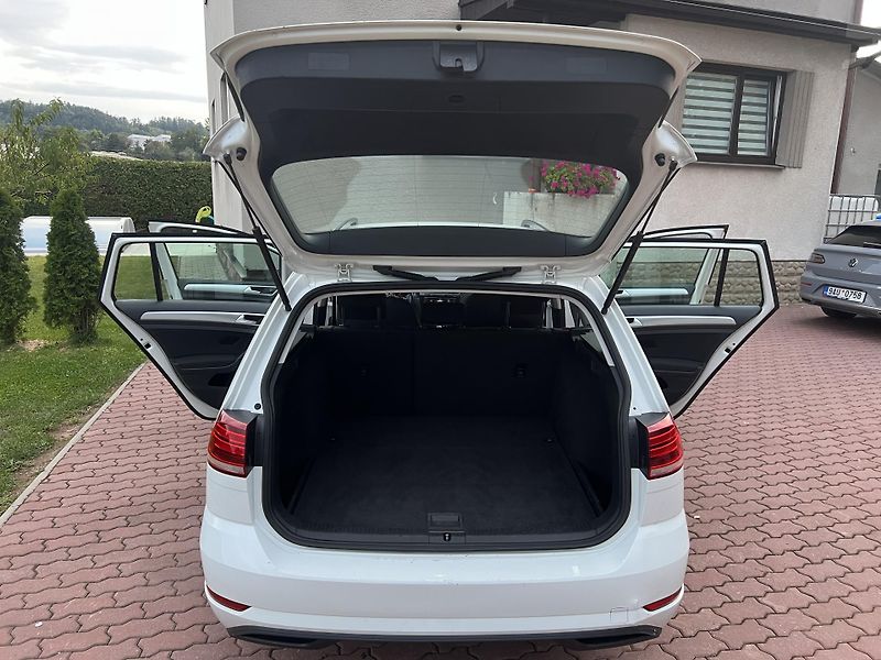 Volkswagen Golf 1.0 TSI 85KW,1 MAJITEL,SERVIS - fotka 26 z 40