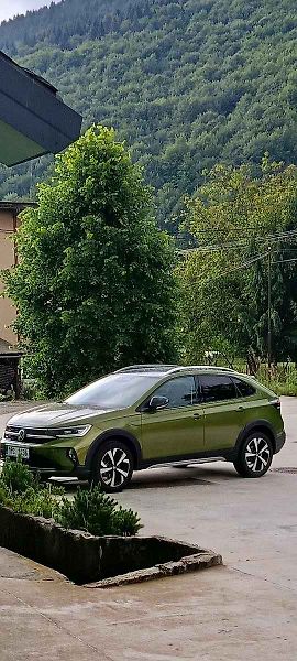 Cestou do Francie jsme se zastavili v hlavním městě Lichtenštejnska - Vaduz. Zde jsme pořídili snímek u místní vinice